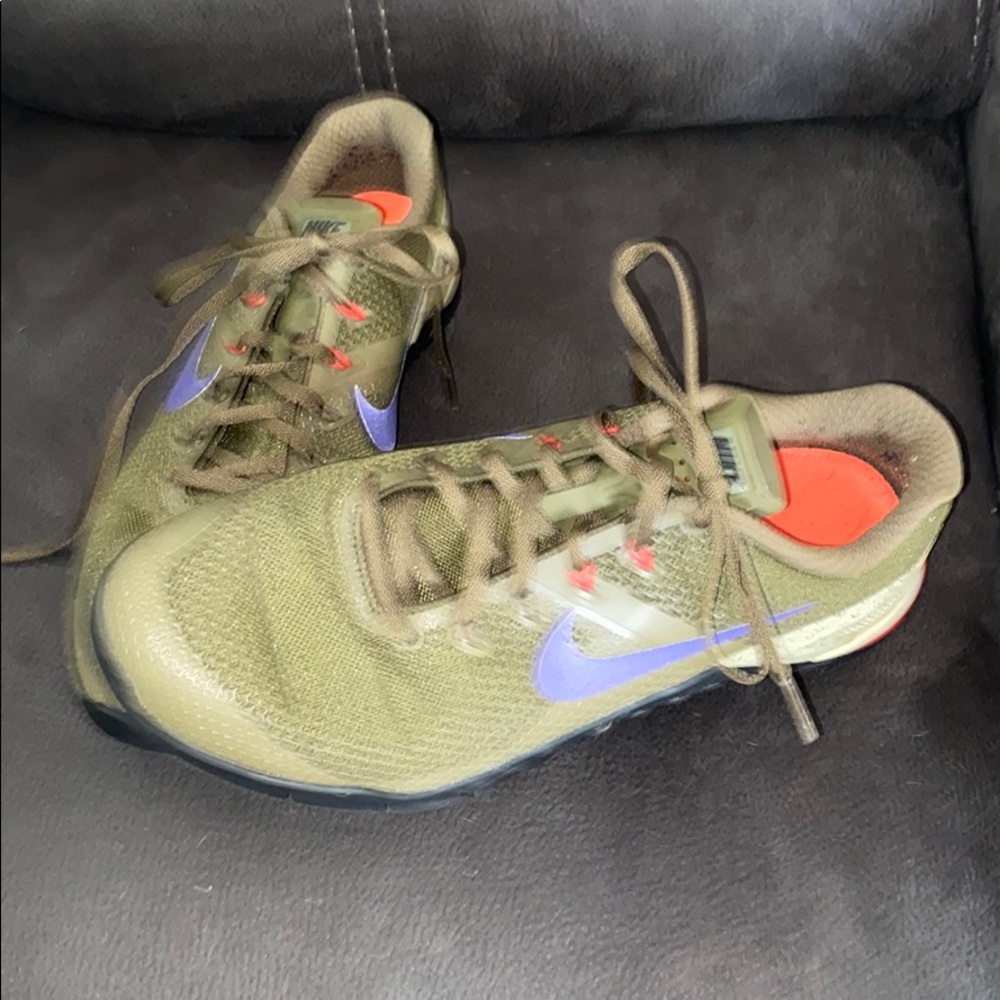 Men’s Nike tennis shoes
